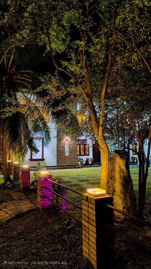 Jay'S Avenue Hotel Udawalawe Exterior photo