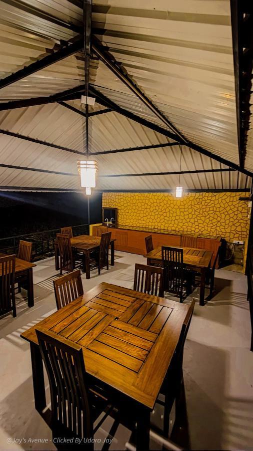 Jay'S Avenue Hotel Udawalawe Exterior photo