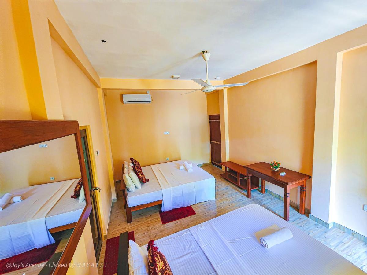 Jay'S Avenue Hotel Udawalawe Exterior photo