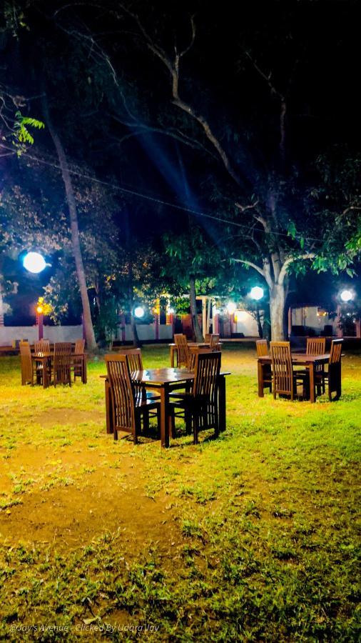 Jay'S Avenue Hotel Udawalawe Exterior photo